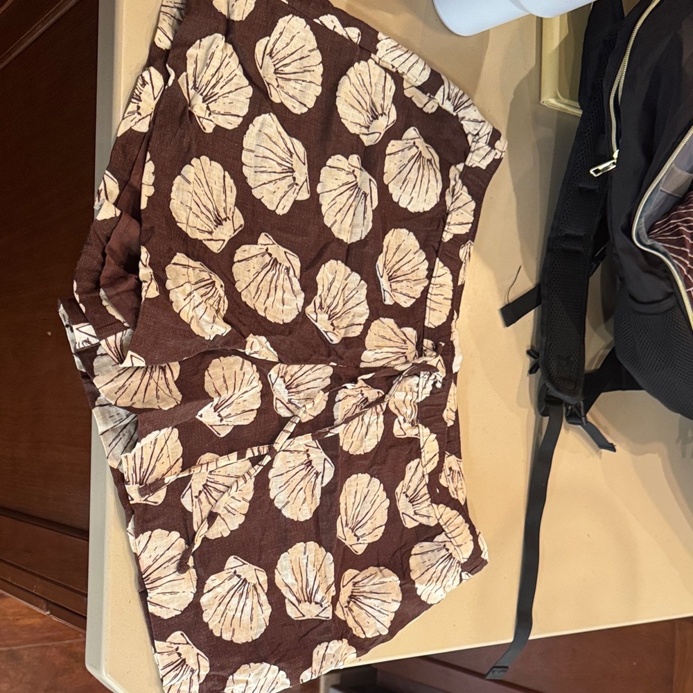 Abercrombie Shell Print Brown Shorts